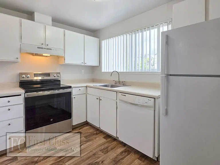 9555 SW Hall Blvd #4 — Photo 8