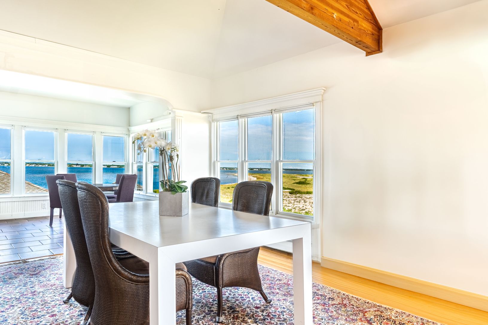  Dining with Endless Views