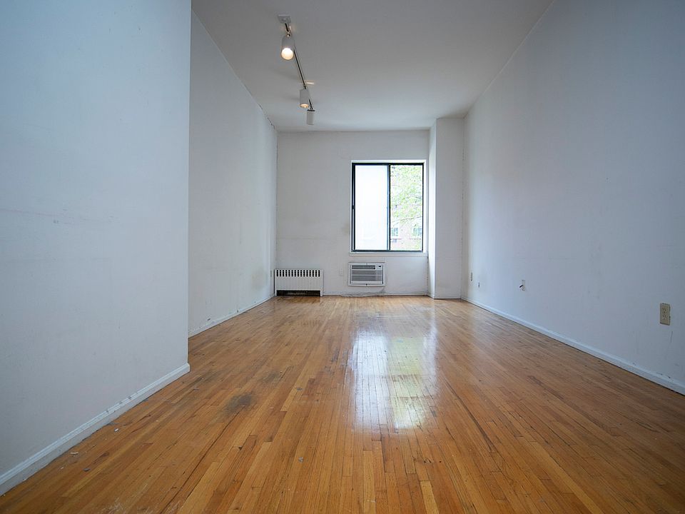 2nd image of 220 W 14th St APT 5D