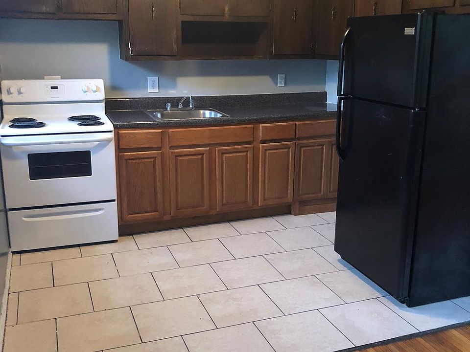 1st image of 130 N Walnut St APT 18