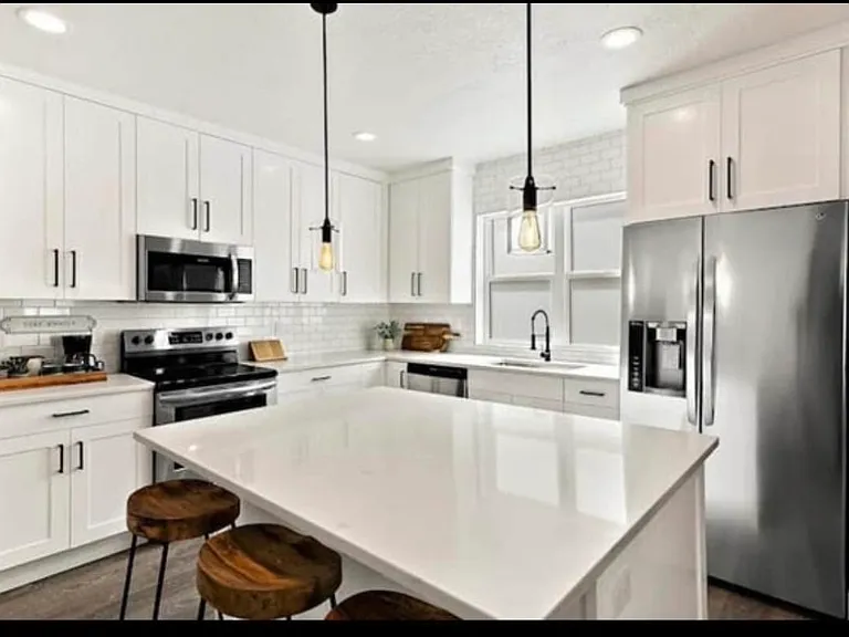 1229 W Gillespie Ave #1 — Photo 2