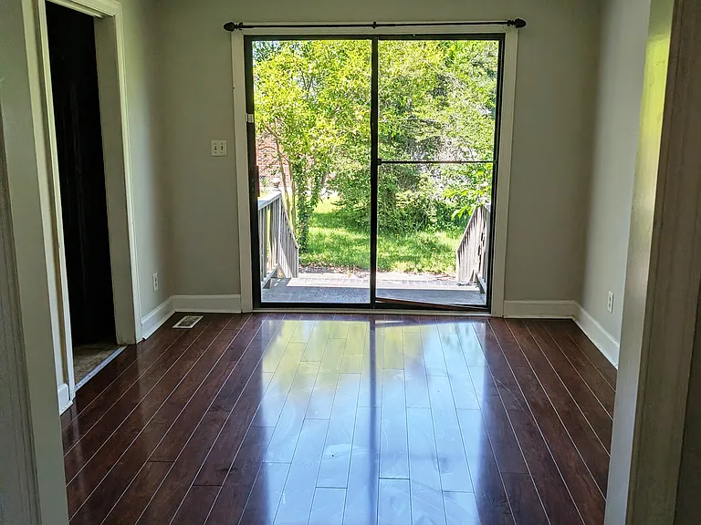 1601 Dartmore Dr N — Photo 10