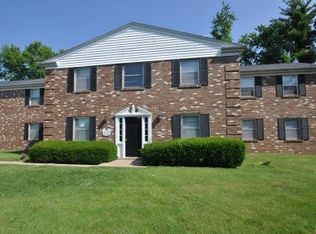 3 Regency Ct, Belleville, IL 62223