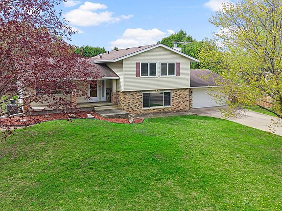 4th image of 2055 Edgewood Dr