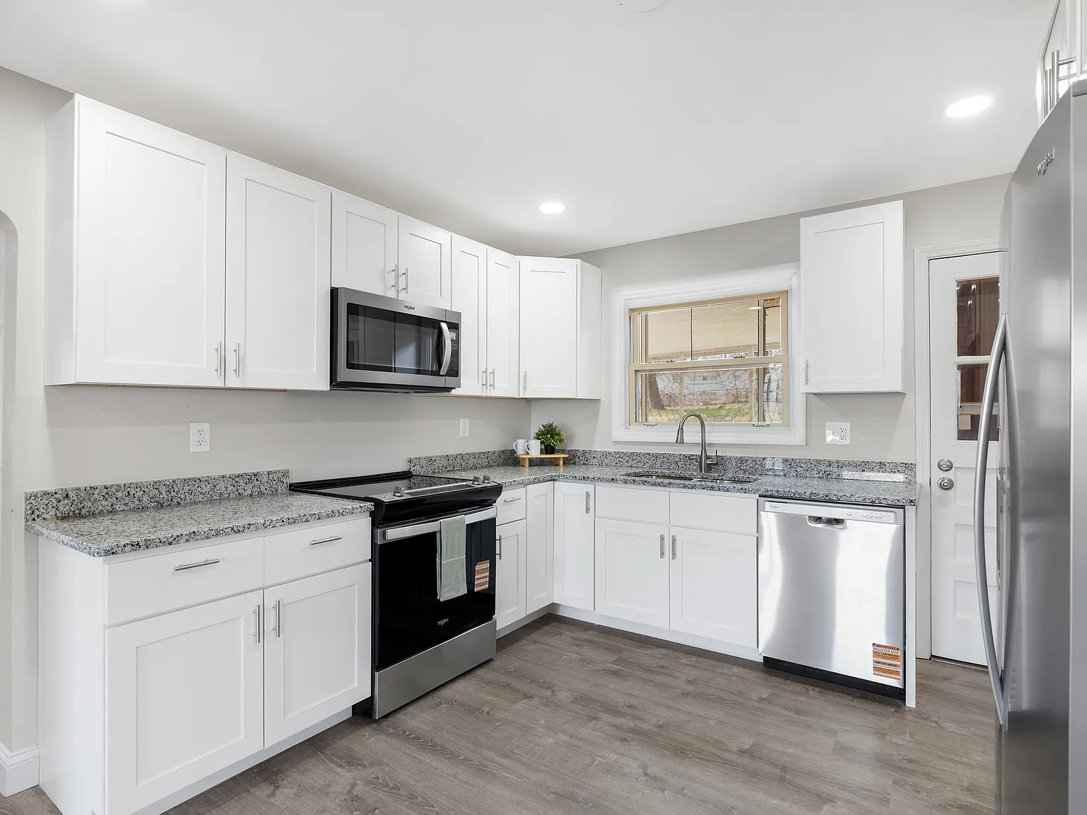 223 North Dellwood Ave — Photo 3