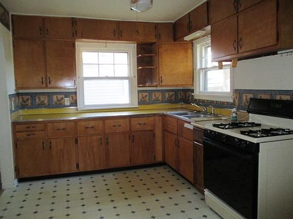 3rd image of 539 W Taylor St