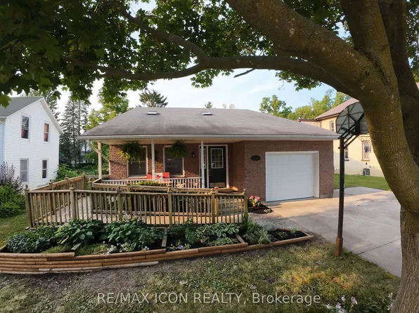 158 Broadway St, North Middlesex, ON N0M 2K0