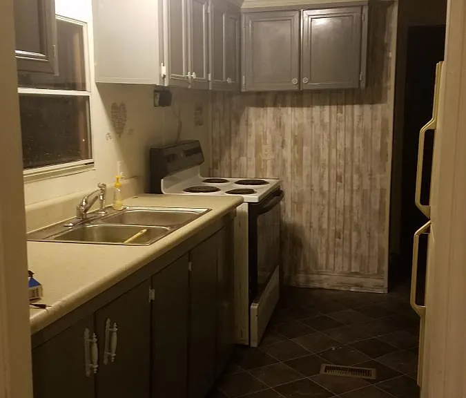 Sherwood Dr — Photo 1