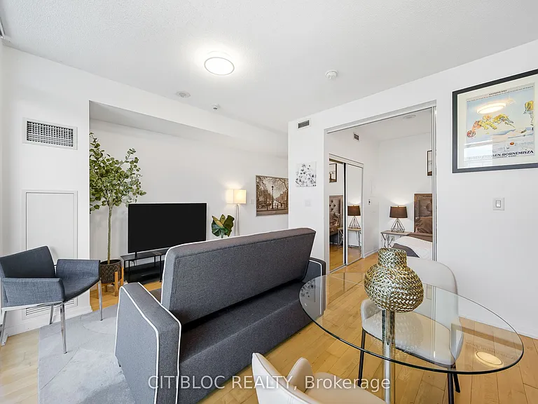 65 Bremner Blvd #4007 — Photo 16