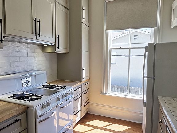 3rd image of 610 14th St #D