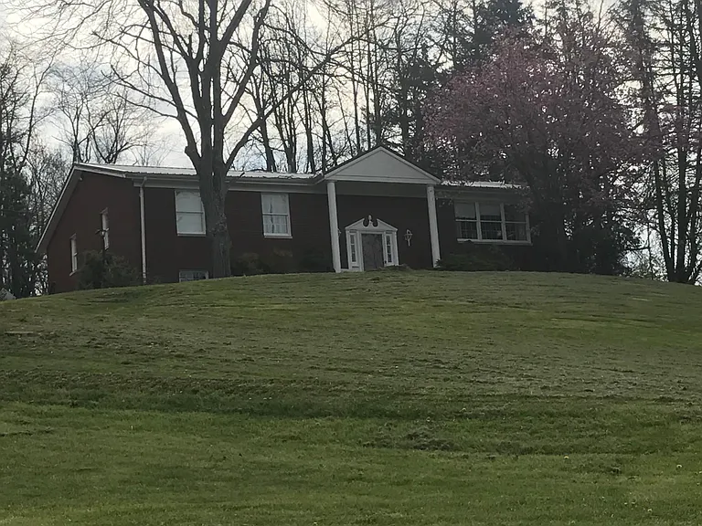 2276 McGraws Run Rd — Photo 1