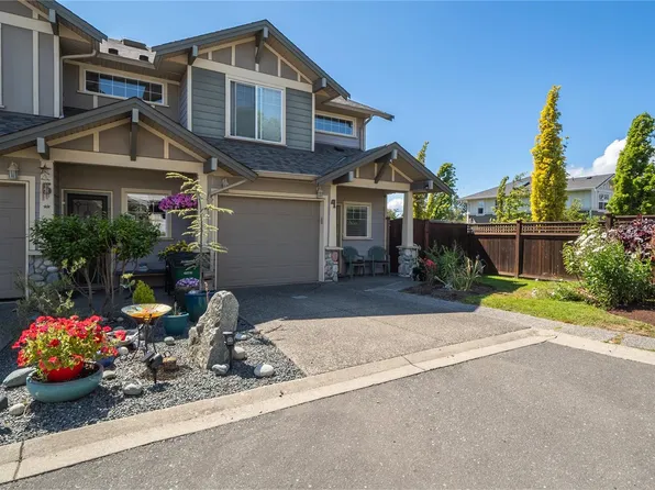 3338 Whittier Ave #4, Saanich, BC V8Z 3P9