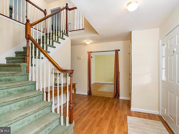 4th image of 208 N Success Rd