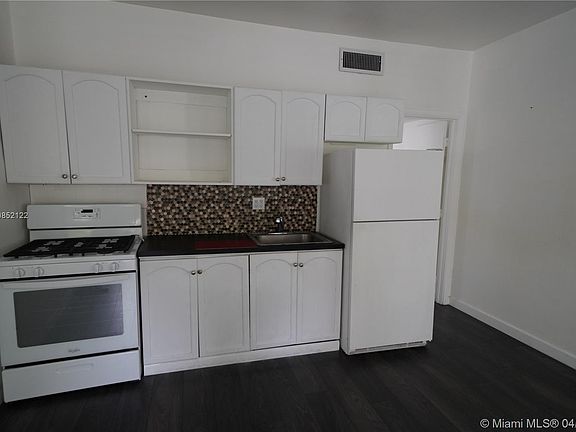 2nd image of 1840 James Ave APT 25
