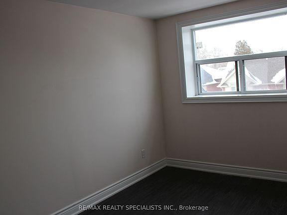 4th image of 6 Brant Ave #8