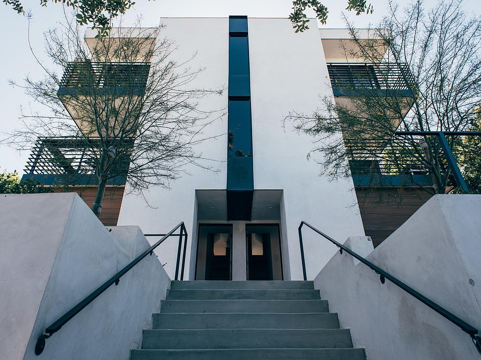 1st image of 803 N Harvard Blvd