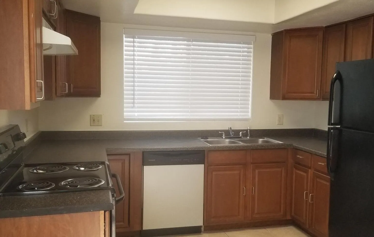 2 bed, 1.0 bath, 750 sqft, $1,150 — Photo 3