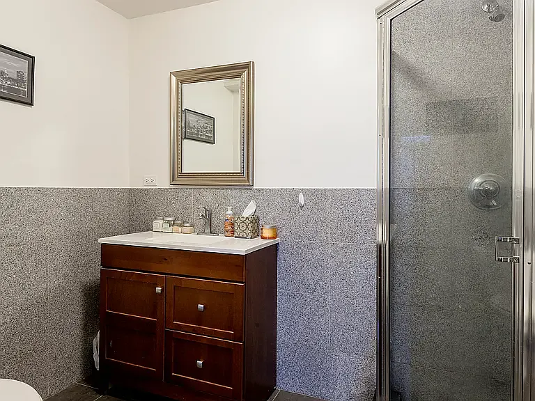 25-27 Astoria Blvd S #3C — Photo 3