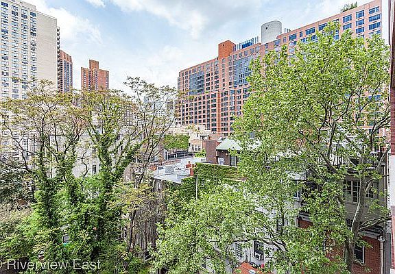 4th image of 251 E 32nd St #7-A