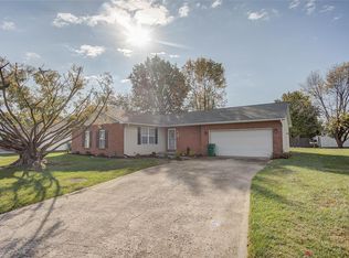 27 Michelle Dr, Mascoutah, IL