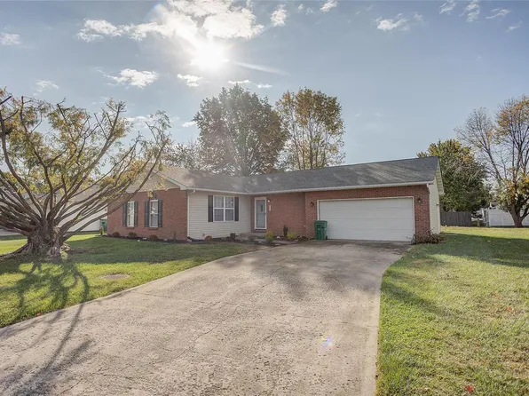 27 Michelle Dr, Mascoutah, IL 62258