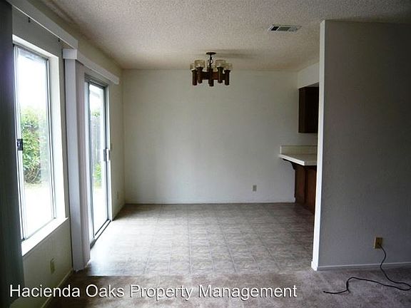 4th image of 1039 De Soto Dr