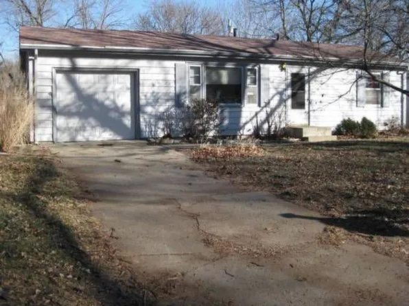 1924 Hayes Dr, Manhattan, KS 66502
