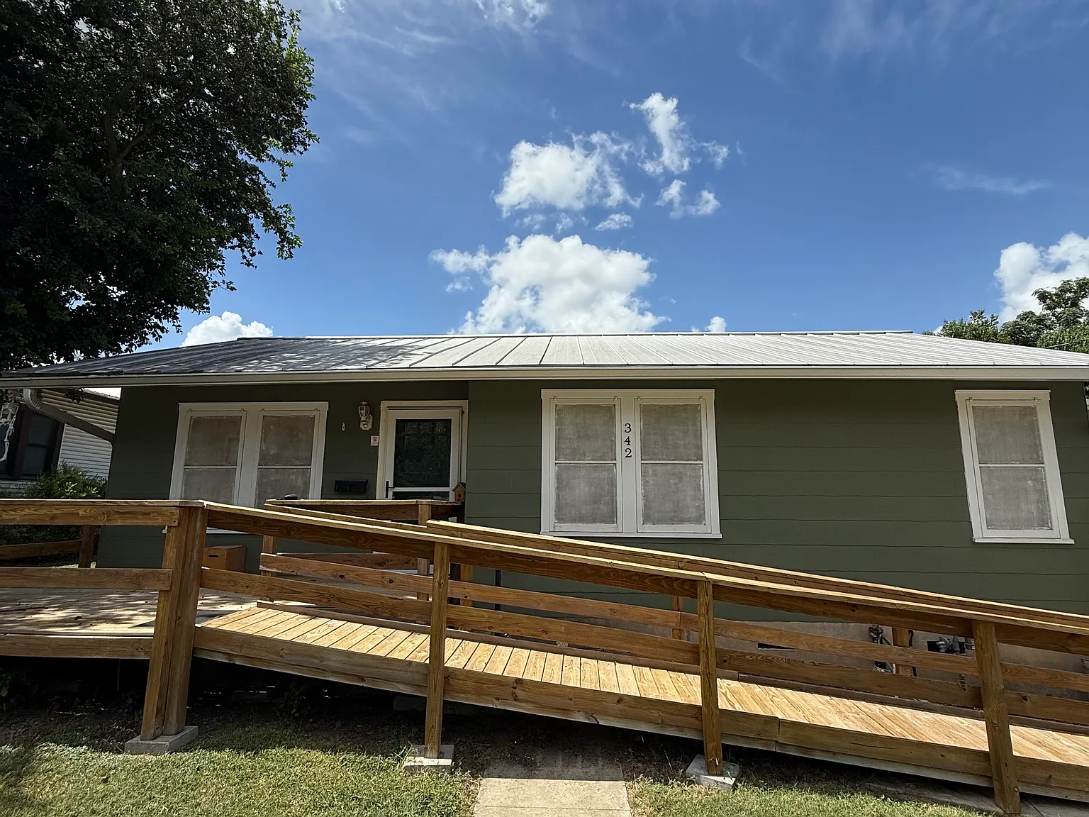 3 bed, 985 sqft, $1,650 — Photo 1