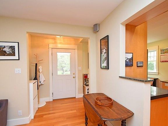 3rd image of 716 Myrtle Ave