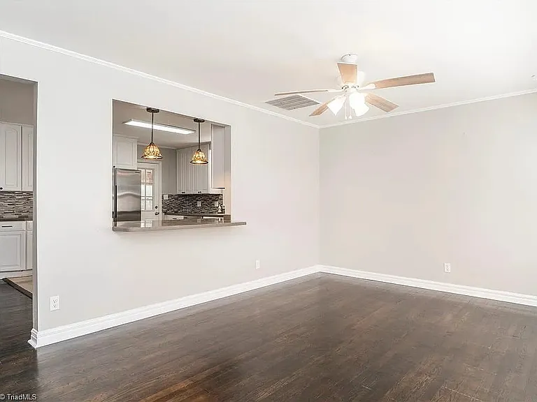 1313 Greenbriar St — Photo 7