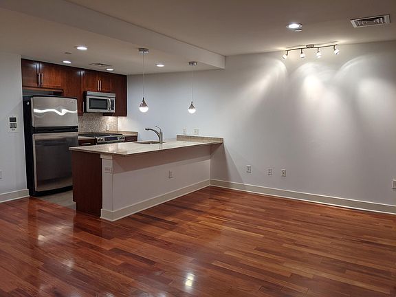 Oversized studio Kitchen