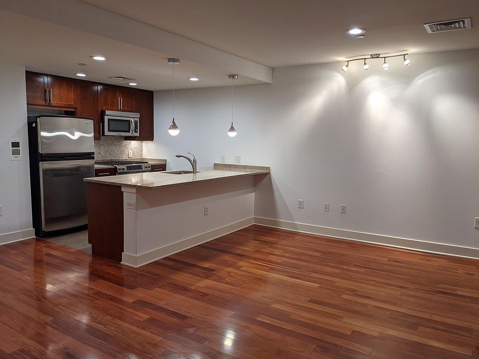 Oversized studio Kitchen