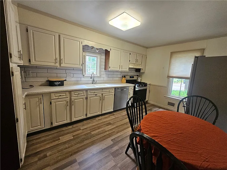 20 Boughton Ave — Photo 33