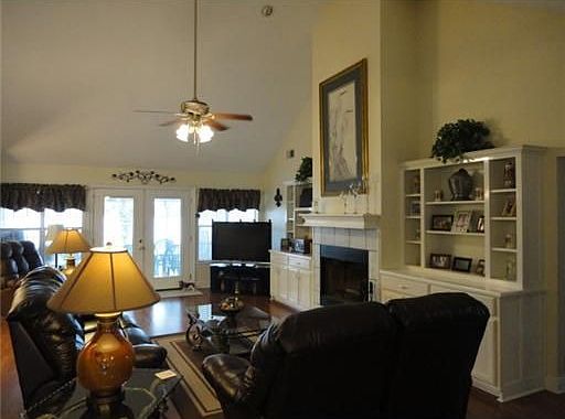 3rd image of 14111 Riverlake Dr
