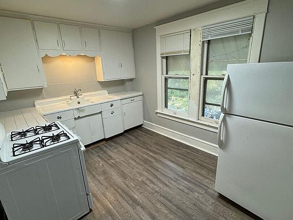3rd image of 1009 W 15th St