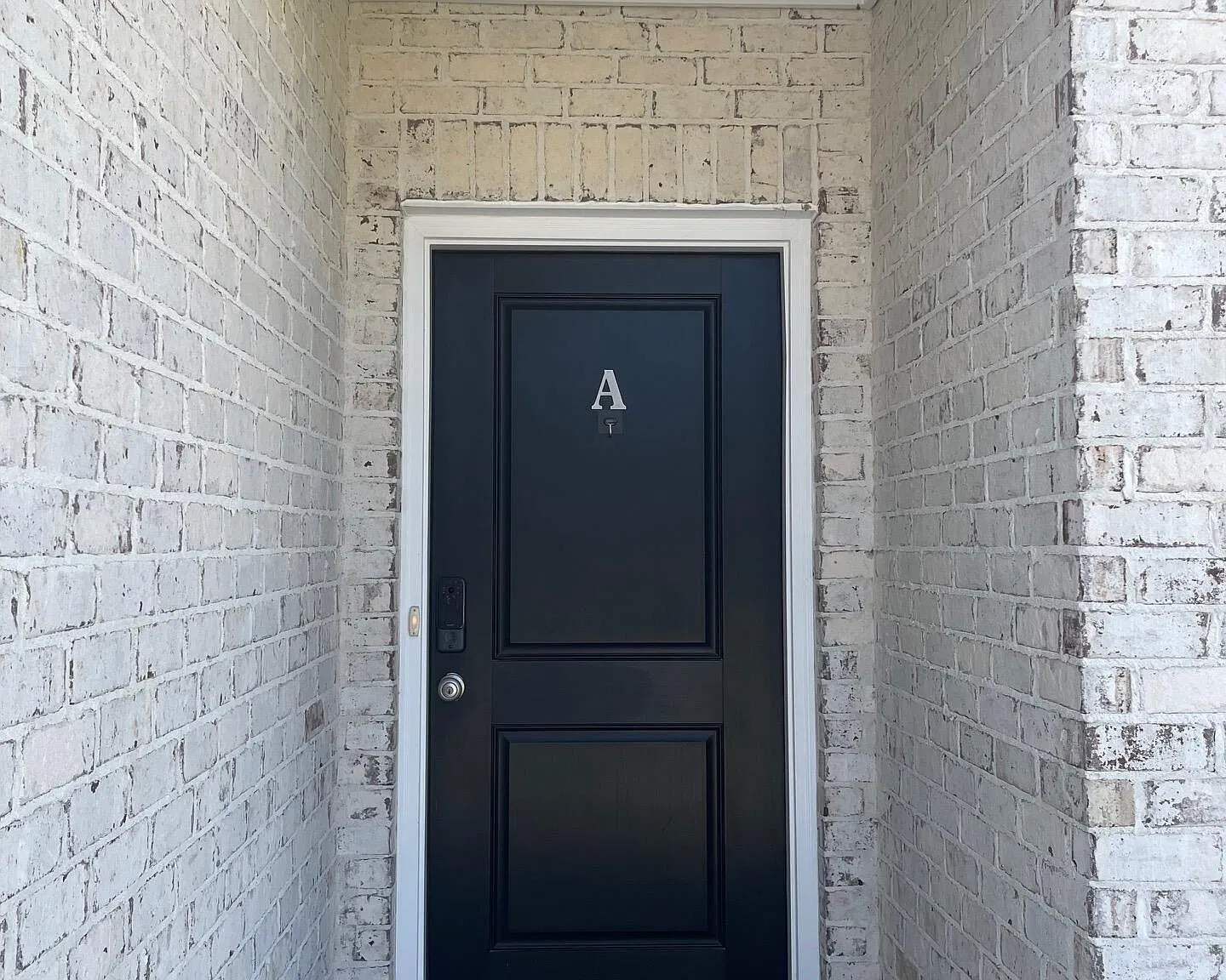 3 bed, 3.0 bath, $2,150 — Photo 2