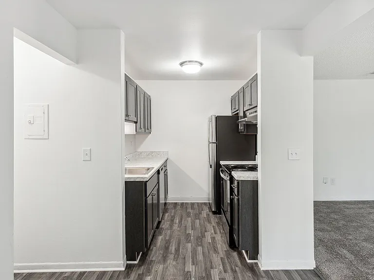Kimberly Club Apartments — Photo 23