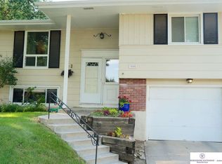 9804 Ruggles St, Omaha, NE 68134