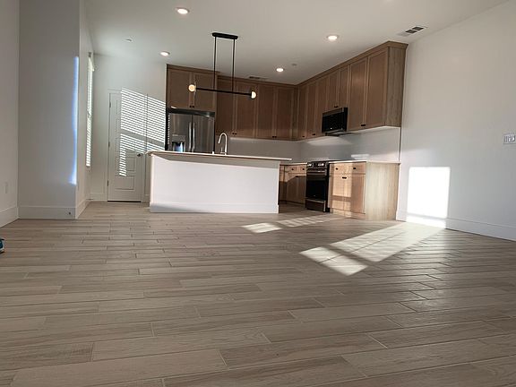 4th image of 2675 E Teaberry Dr