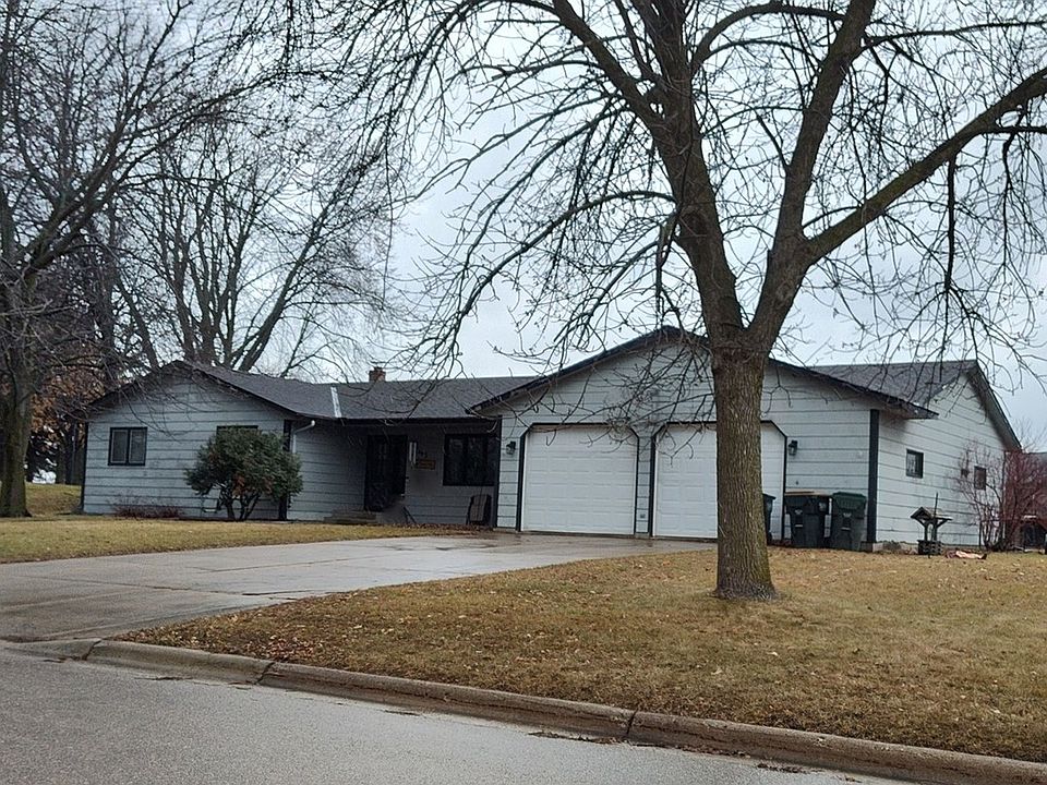 2nd image of 482 Kouwe St NW