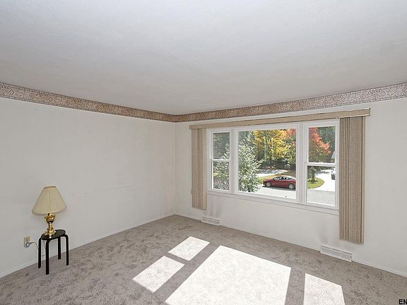 5th image of 8 Mystic Ln