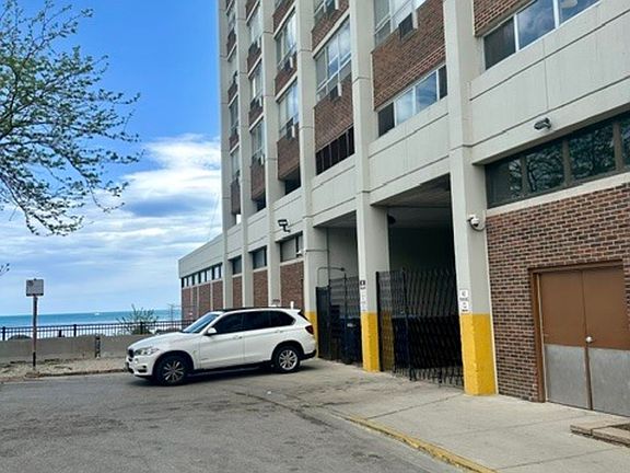 4th image of 6171 N Sheridan Rd APT 2108