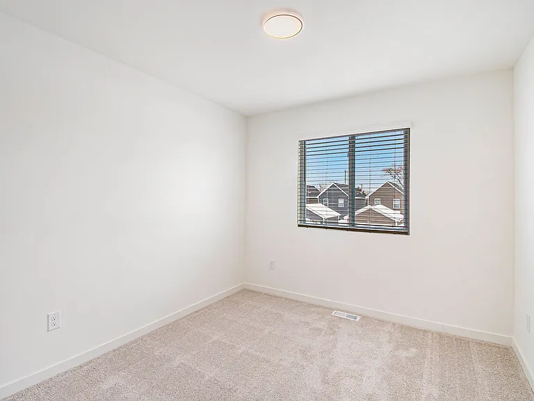 619 W Marion St — Photo 15