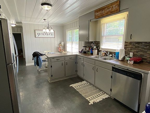 Kitchen 13’x11’2”