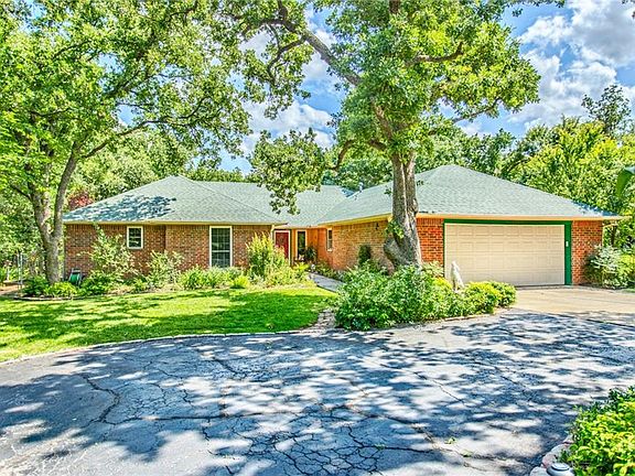 3rd image of 1204 Pine Dr