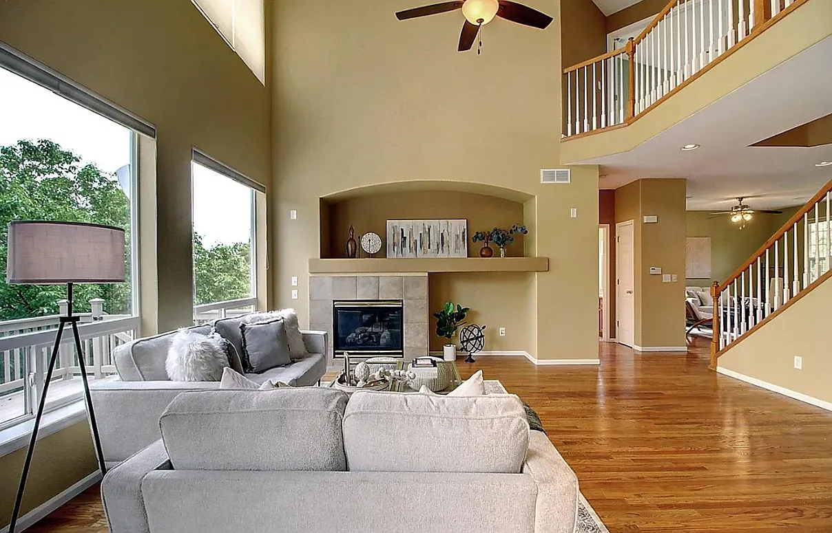 7 bed, 4200 sqft, $745 — Photo 3