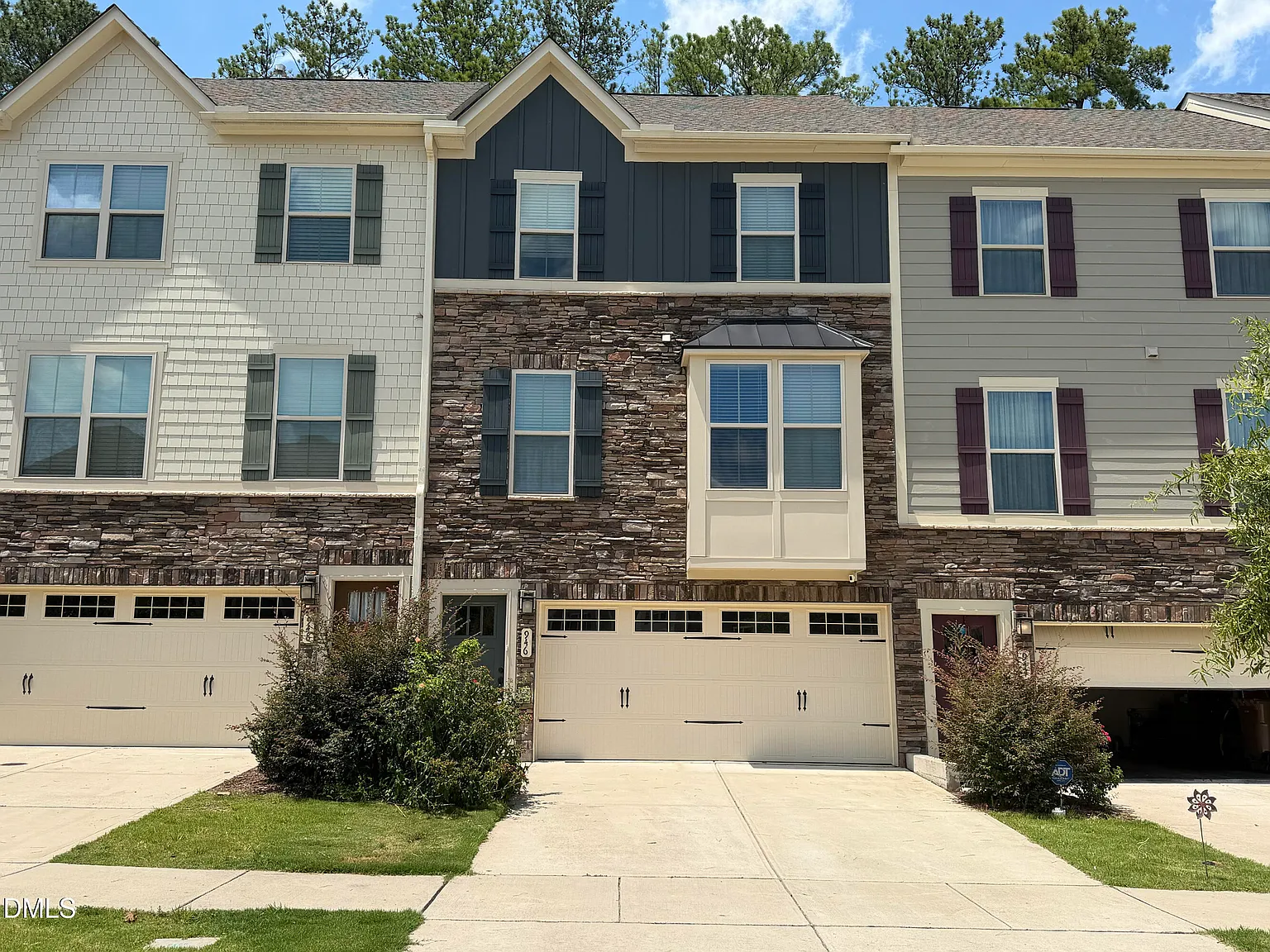3 bed, 2.5 bath, 2100 sqft, $2,295 — Photo 2