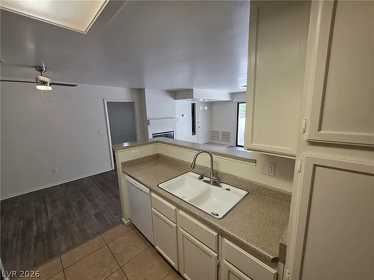 4865 S Torrey Pines Dr #106 — Photo 36