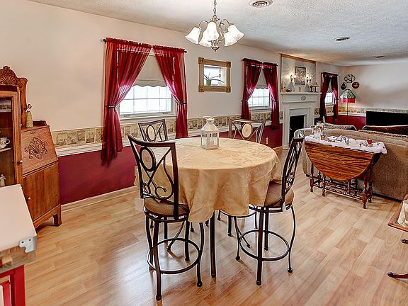 3rd image of 285 Orchard Hill Dr