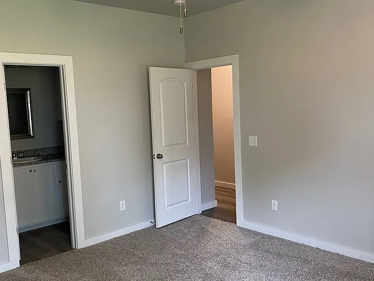 1322 E Cavanaugh St — Photo 15